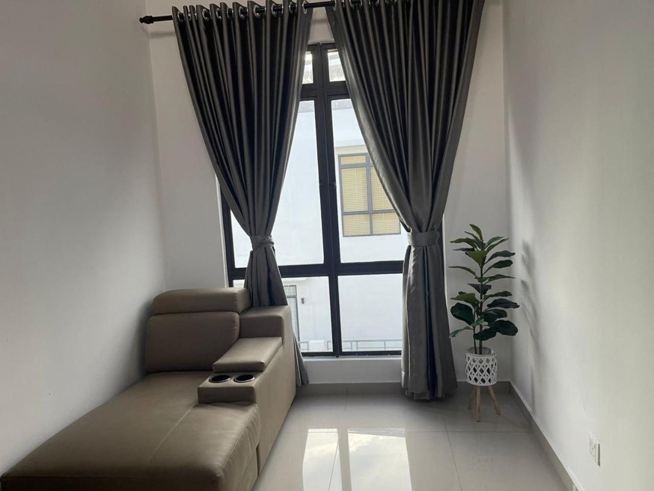 Homestay Idamanku Shah Alam Esterno foto